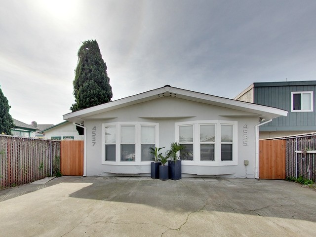 Duplex in Oakland, CA - Building Photo - Building Photo