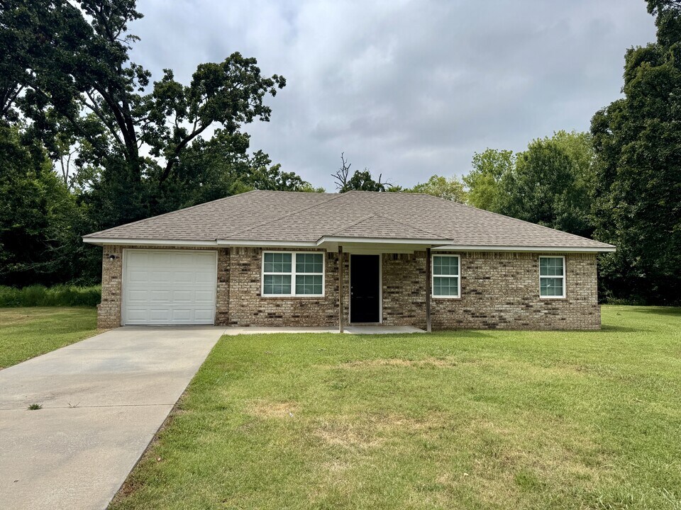 611 Carson Rd in Roland, OK - Building Photo