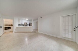 4035 W McNab Rd in Pompano Beach, FL - Building Photo - Building Photo