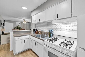 1840 Richmond Ave. in Houston, TX - Foto de edificio - Building Photo