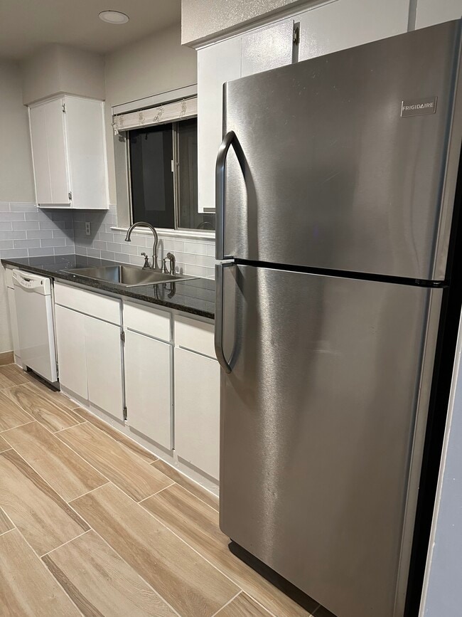 11430 Ptarmigan Dr, Unit B in Austin, TX - Foto de edificio - Building Photo