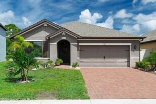 843 Remington Green Dr SE in Palm Bay, FL - Building Photo