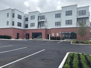 1391 Main St in Walpole, MA - Foto de edificio - Building Photo