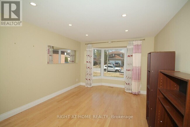 56 Four Seasons Dr in Ottawa, ON - Building Photo - Building Photo