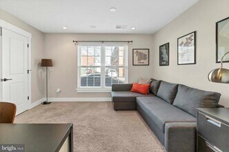 3613 Fleet St in Baltimore, MD - Foto de edificio - Building Photo