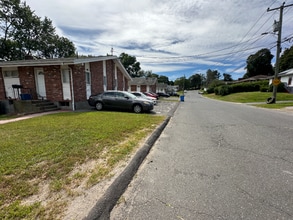 40 Whitewood Rd in Waterbury, CT - Building Photo - Building Photo