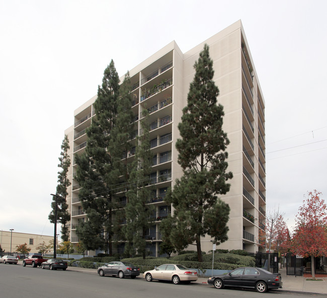 Guadalupe Plaza Apartments in San Diego, CA - Building Photo - Building Photo