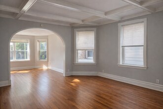 3752 W Dickens Ave, Unit 1st floor unit in Chicago, IL - Building Photo - Building Photo