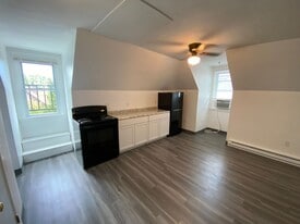 130 S Bryant Ave in Pittsburgh, PA - Building Photo