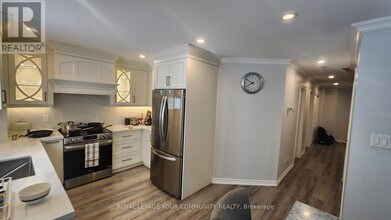 1331 Anton Square in Pickering, ON - Building Photo - Building Photo