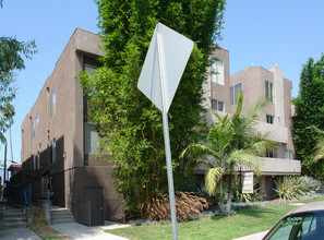 3653 Hughes Ave in Los Angeles, CA - Foto de edificio - Building Photo