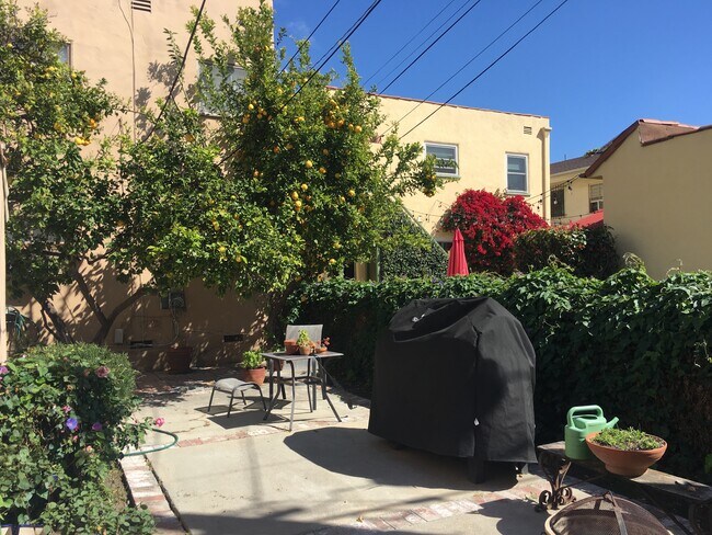 915 S Le Doux Rd in Los Angeles, CA - Building Photo - Building Photo