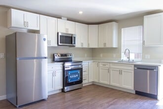 88 Bayview Ave in Bay Point, CA - Foto de edificio - Building Photo