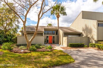 9996 Sawgrass Dr E in Ponte Vedra Beach, FL - Foto de edificio - Building Photo