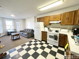 82 Hammond St, Unit 1 Apartamentos