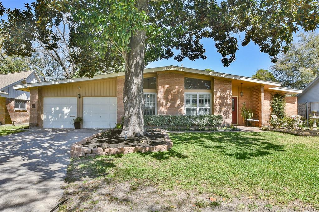 9610 Fairdale Ln in Houston, TX - Building Photo