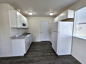 5880 Gray St in West Richland, WA - Building Photo - Building Photo