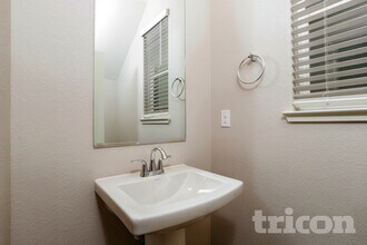 1106 Victorian St in Lincoln, CA - Foto de edificio - Building Photo