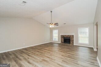 3901 Old Villa Wy in Powder Springs, GA - Foto de edificio - Building Photo