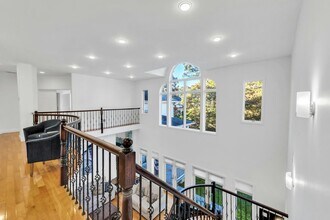 10 Bay Woods Dr in Hampton Bays, NY - Foto de edificio - Building Photo