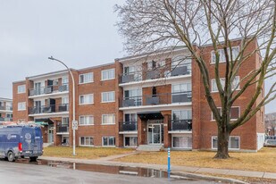 648 Pouliot Rue in Laval, QC - Building Photo