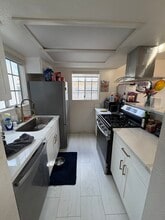 745 Newport Ave, Unit 1 in Long Beach, CA - Building Photo - Building Photo