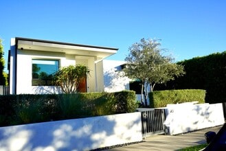 738 N Sierra Bonita Ave in Los Angeles, CA - Building Photo - Building Photo