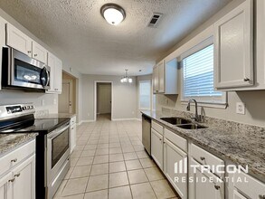 185 Whistle Way in Locust Grove, GA - Building Photo - Building Photo