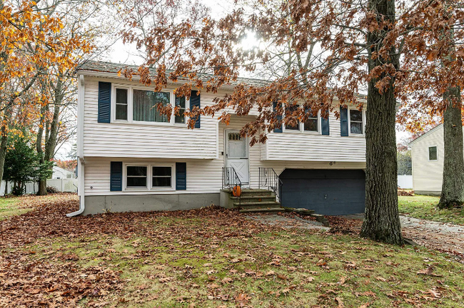 property at 3xxx Holt Ln