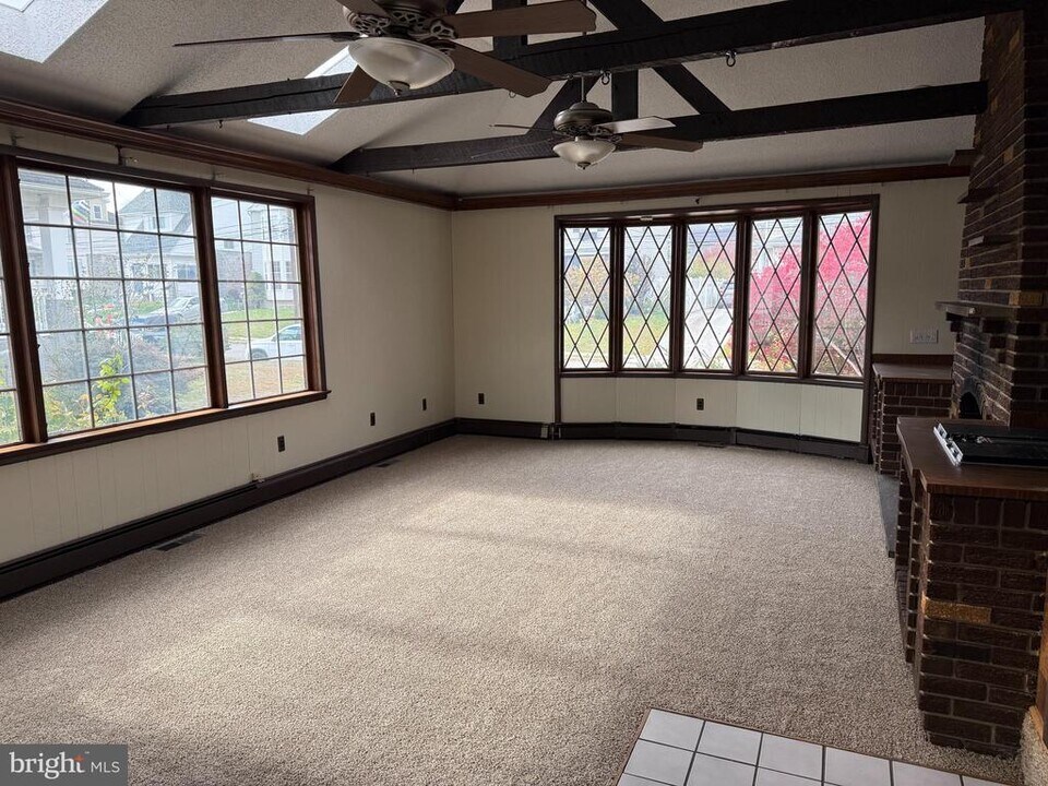 328 Hutchinson Terrace in Holmes, PA - Building Photo