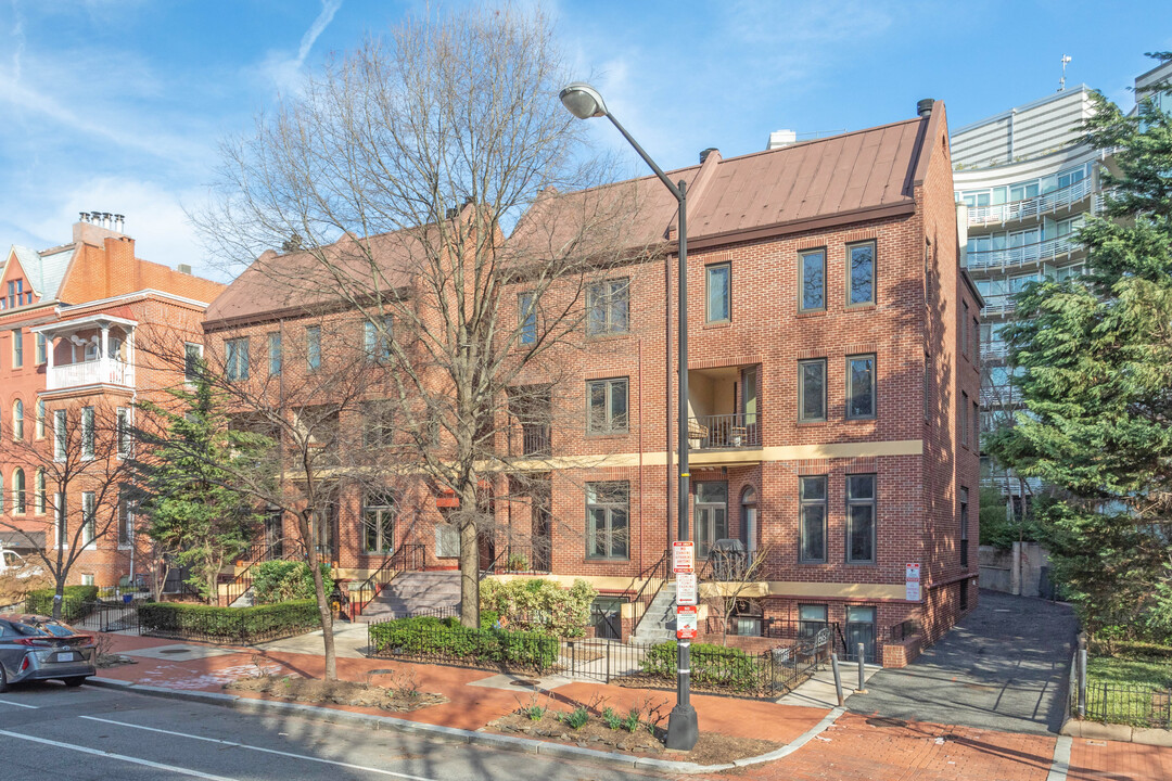 Vermont Court in Washington, DC - Building Photo