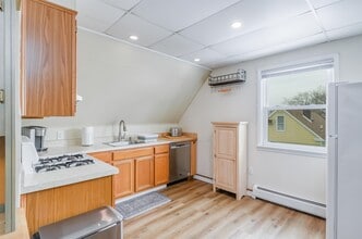 28 W 37th St in Bayonne, NJ - Building Photo - Building Photo