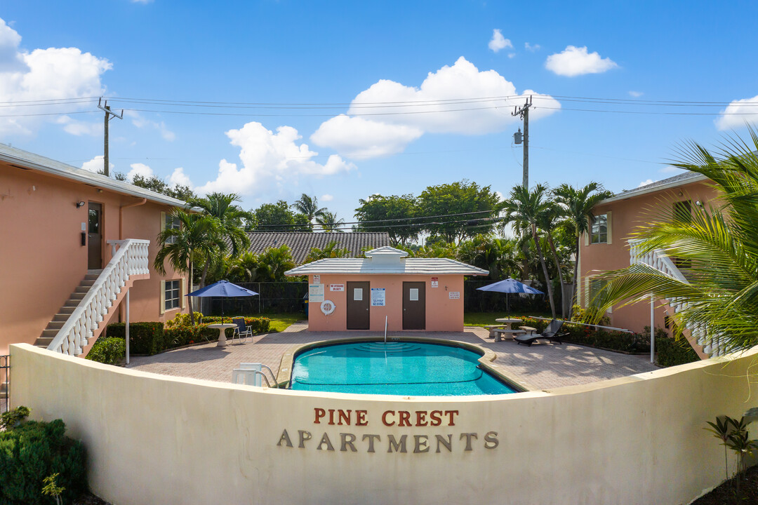 Pine Crest Apartments in Fort Lauderdale, FL - Foto de edificio