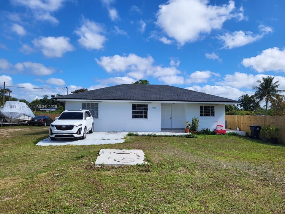 39001 SW 209th Ave in Homestead, FL - Building Photo