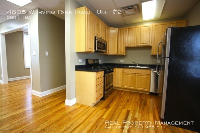 4805 W Irving Park Rd-Unit -Unit #2 in Chicago, IL - Foto de edificio - Building Photo