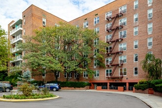 Thornton Burns Owners in Flushing, NY - Building Photo - Building Photo