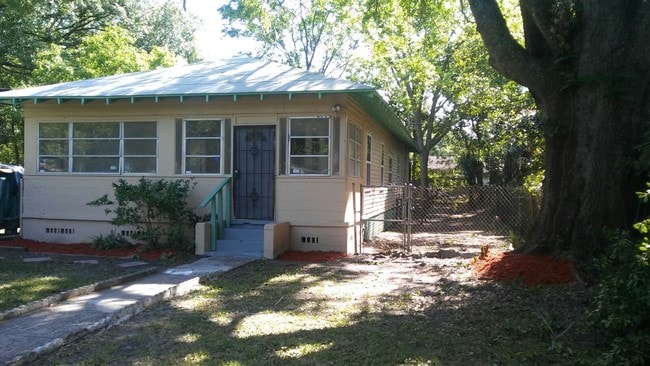 property at 2803 Eaverson St