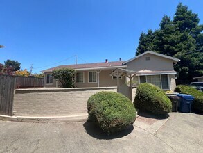 4558 Malabar Ave in Castro Valley, CA - Building Photo - Building Photo