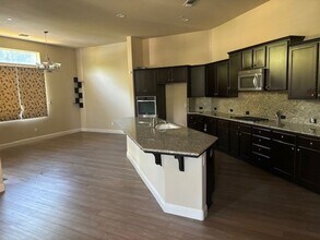 14620 Yellow Lupine Dr in Bakersfield, CA - Building Photo - Building Photo