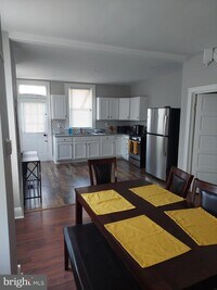 3219 E Monument St photo'