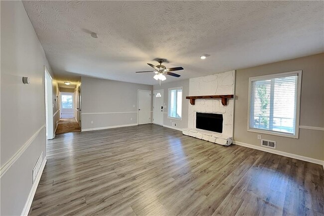 208 Emerald Cove Ln in Woodstock, GA - Building Photo - Building Photo