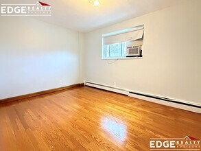 357 Faneuil St, Unit 11 in Boston, MA - Foto de edificio - Building Photo