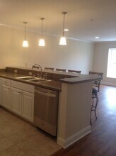 68 N Court St, Unit 68B in Athens, OH - Foto de edificio - Building Photo