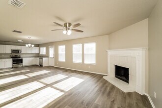 3818 Ashleaf Pecan in San Antonio, TX - Foto de edificio - Building Photo