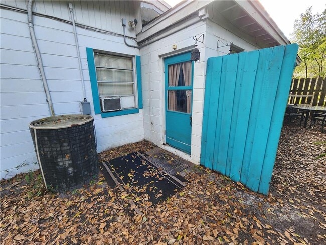 1030 NE 9th St in Gainesville, FL - Building Photo - Building Photo