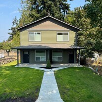433 W 13th St in Port Angeles, WA - Building Photo