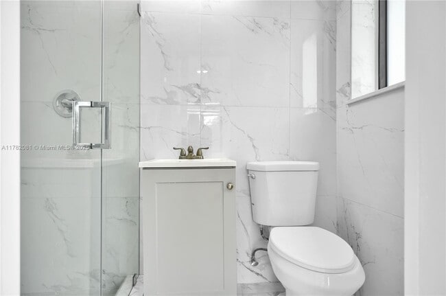 212 Beacom Blvd in Miami, FL - Building Photo - Building Photo