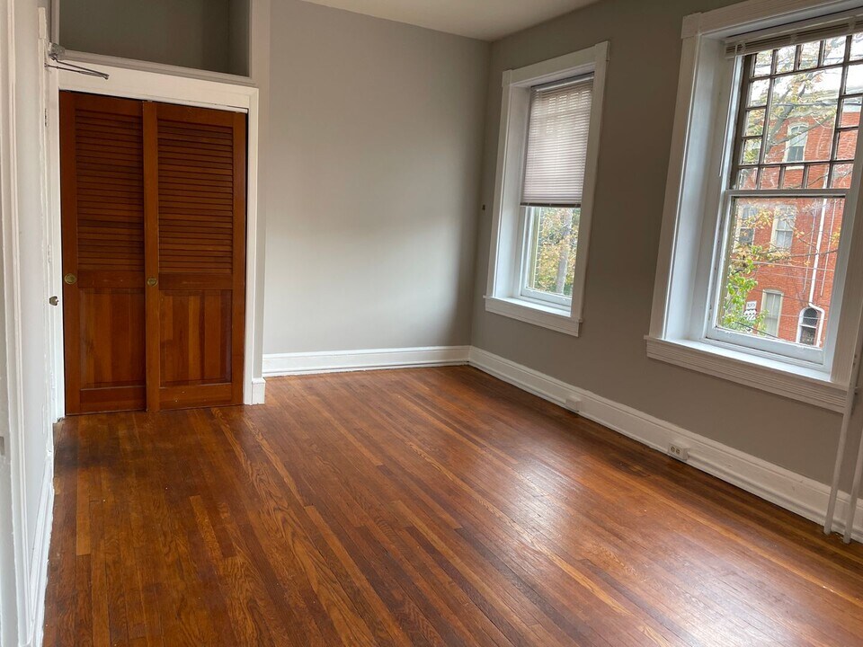 242 E Orange St in Lancaster, PA - Building Photo