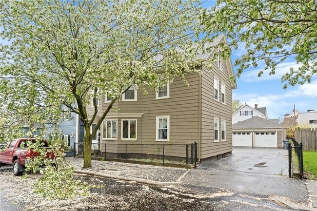 27 Fremont St in Providence, RI - Foto de edificio - Building Photo