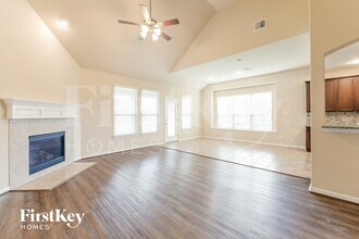 143 N Greatwood Glen Pl in Montgomery, TX - Foto de edificio - Building Photo